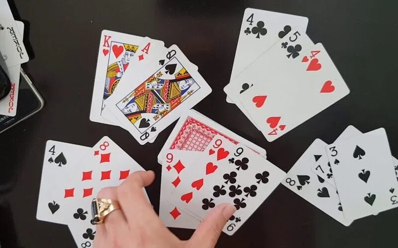 Điểm bài cào được tính bằng cách cộng 3 lá bài rồi lấy chữ số hàng đơn vị.