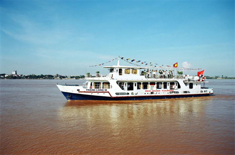 Ngày nay, sông Hồng tiếp tục có vai trò trong nông nghiệp, giao thông, du lịch, thủy lợi và quy hoạch đô thị.
