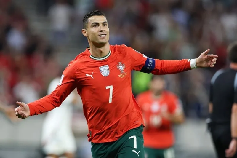 Cristiano Ronaldo là biểu tượng tối cao của ý chí kiên cường và chế độ tập luyện khổ hạnh chống lại thời gian.